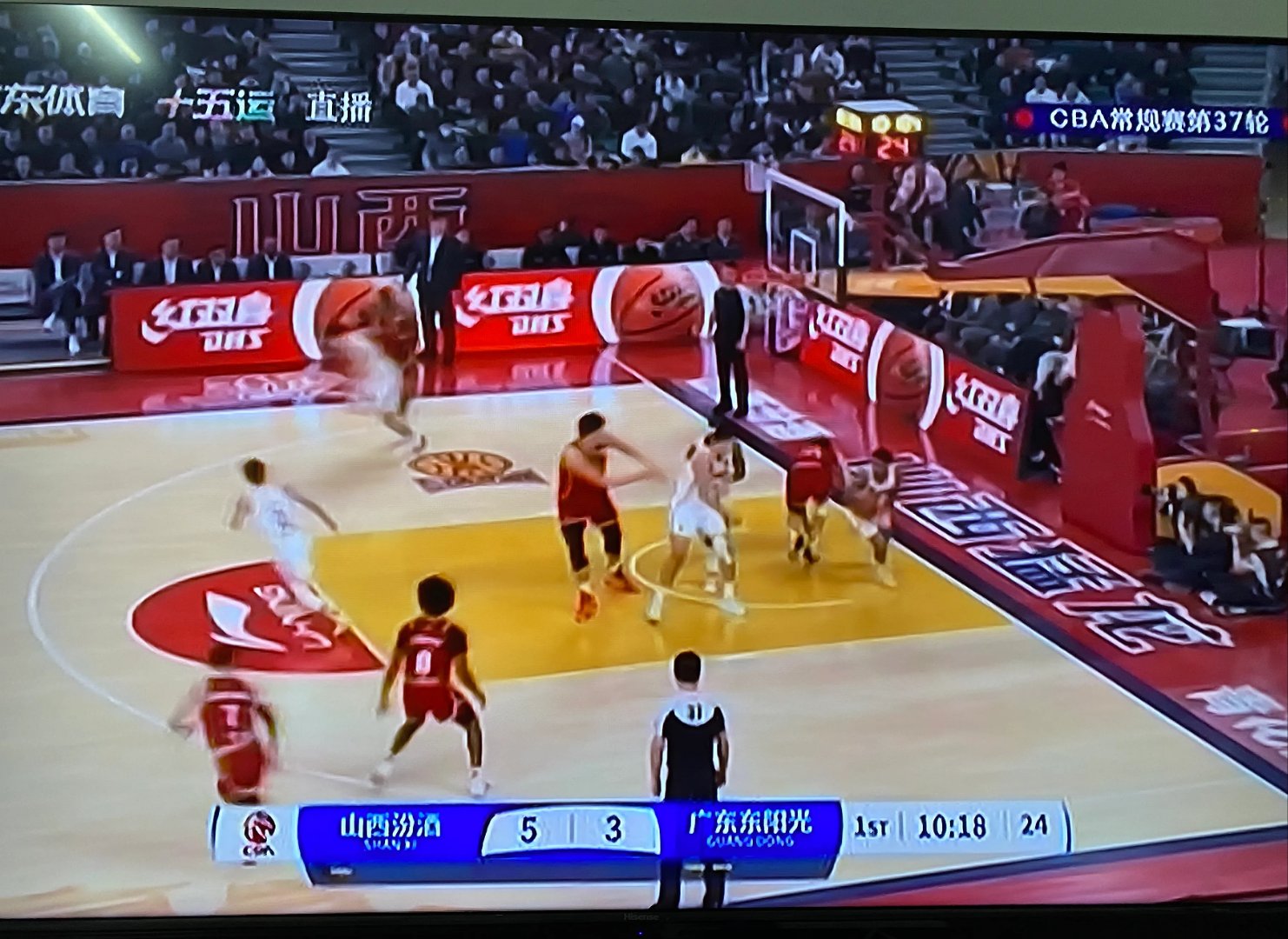 夺冠球队如何在比赛中突破困难，实现胜利